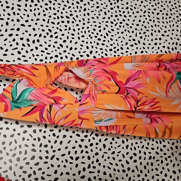 New dress xl with cutouts - Picture 1 of 4